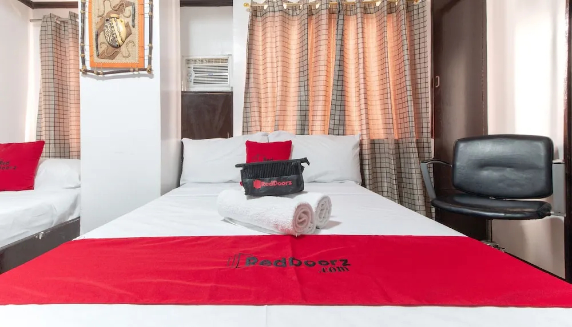 RedDoorz @ Real Street Tacloban