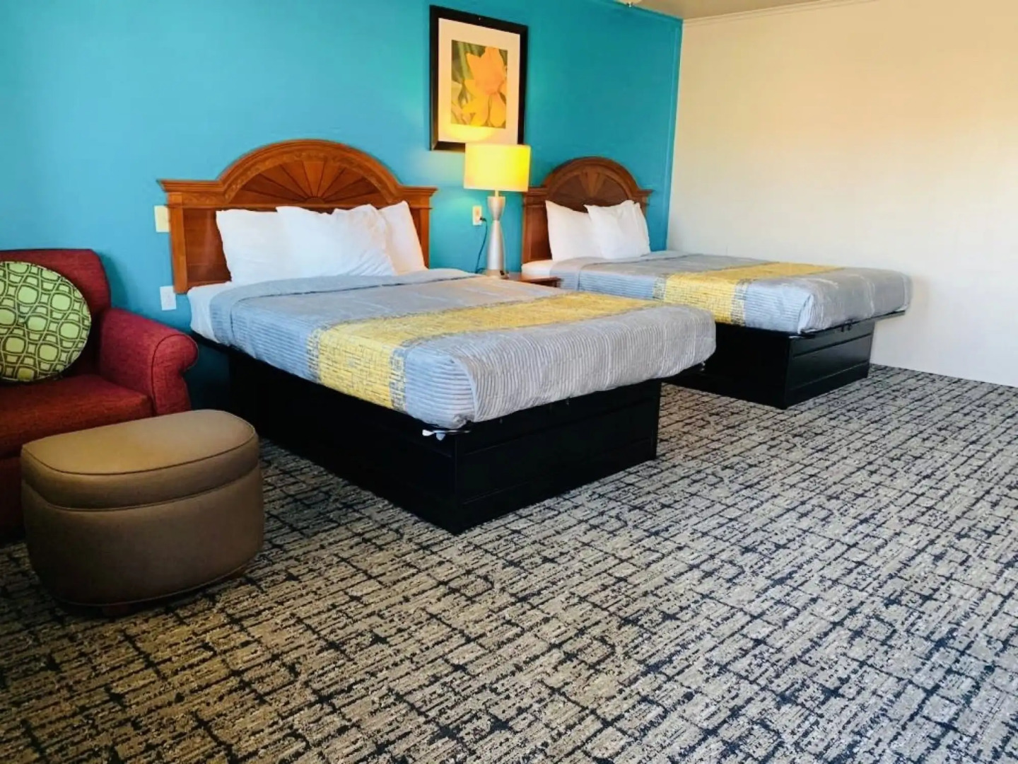 Hometowne Inn & Suites