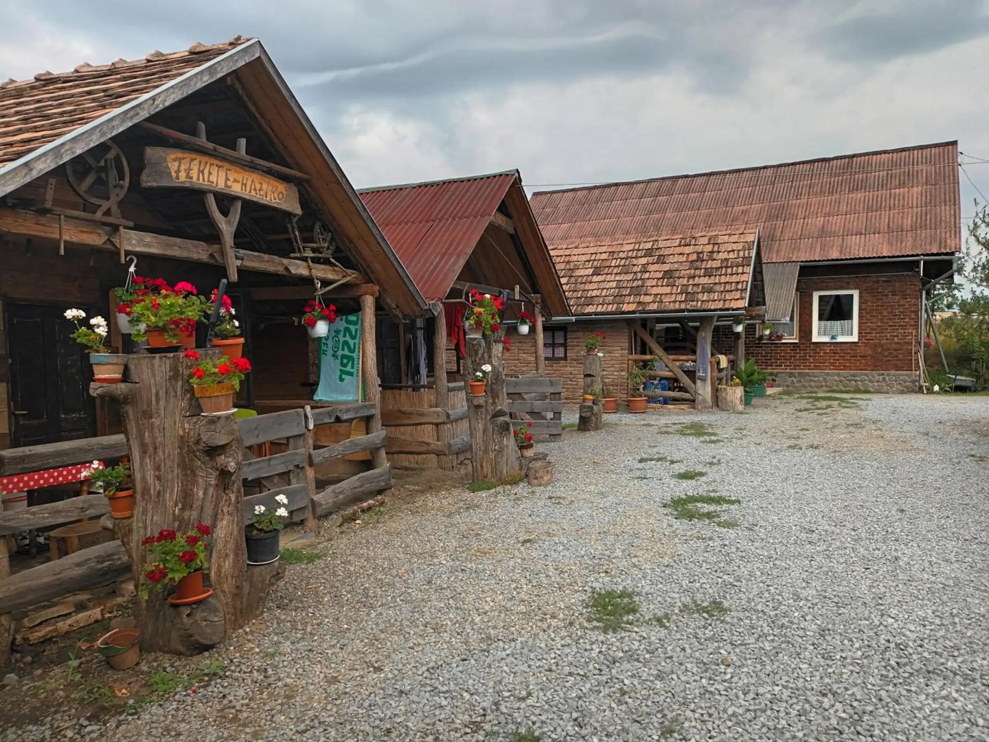 Casa Rustic Fehér & Fekete Vendégházak