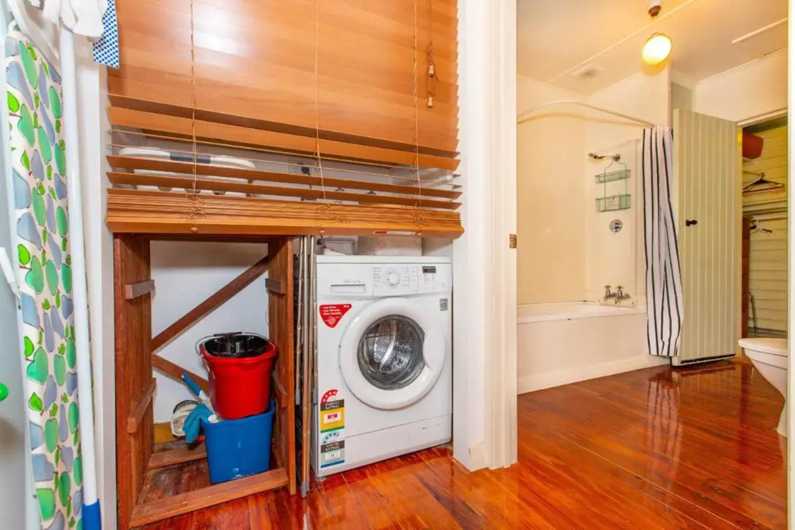 Waterfront Bach - Raglan Bach