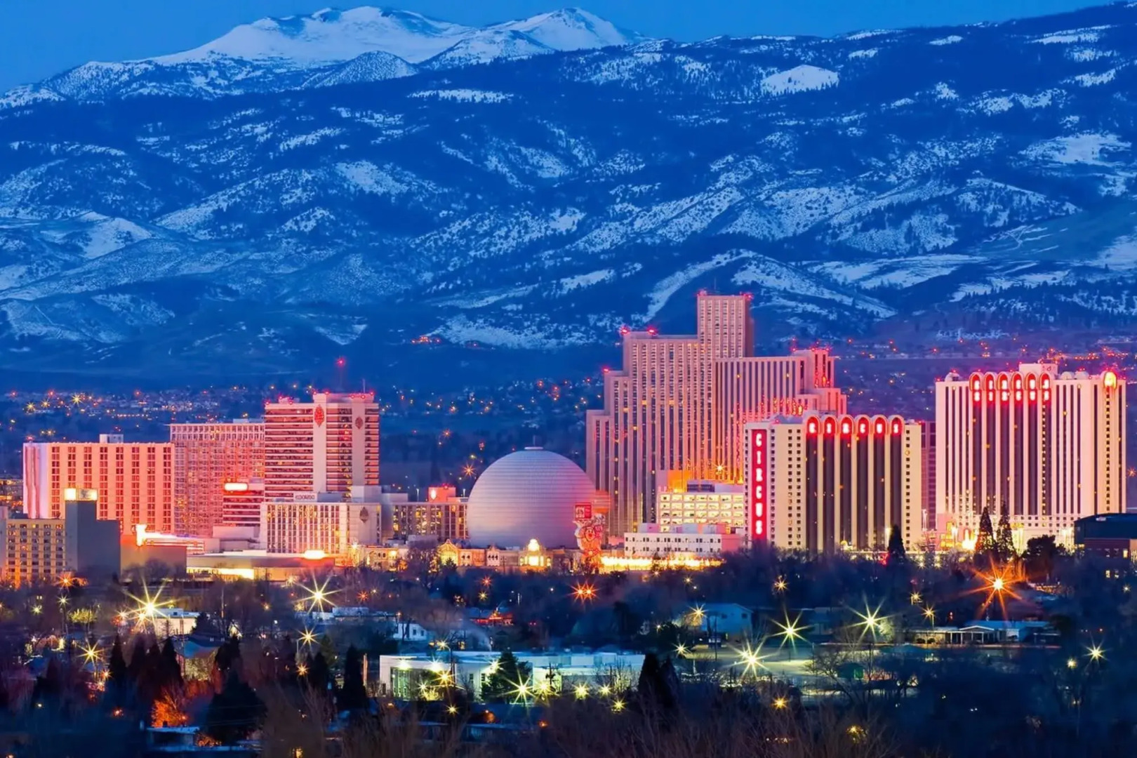 Chic Apt w Jacuzzi Pool BBQ Mountain Views