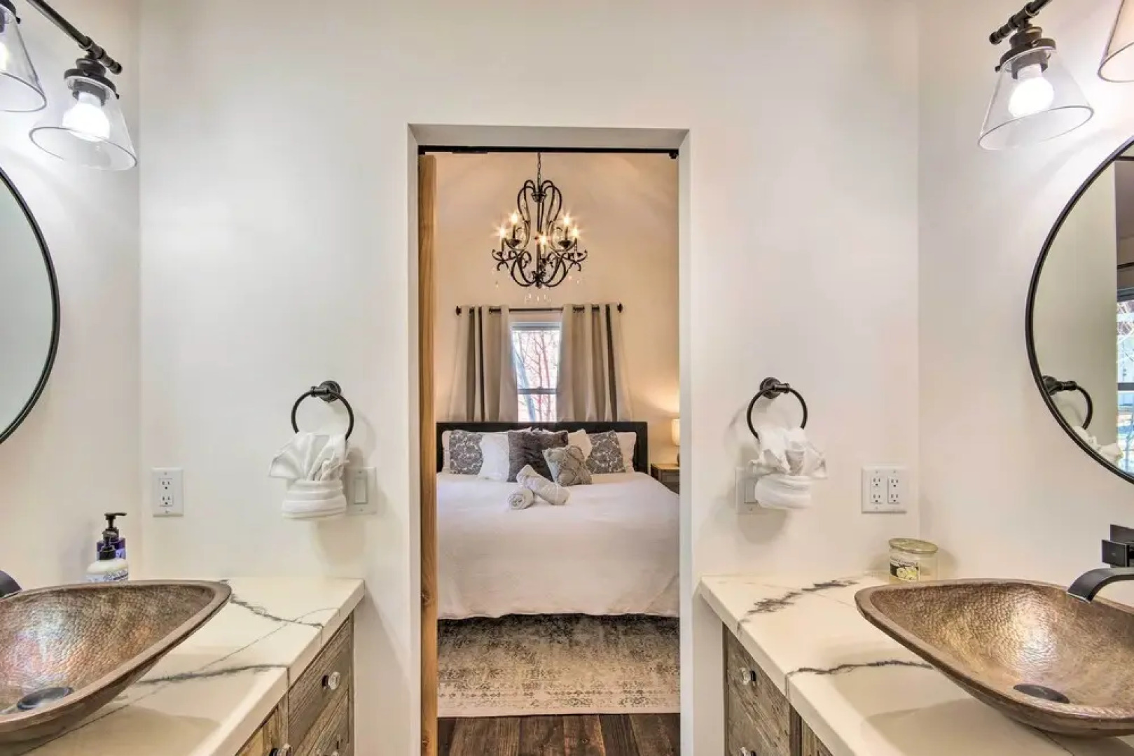 Beautiful Livingston Home w/ Mountain Views