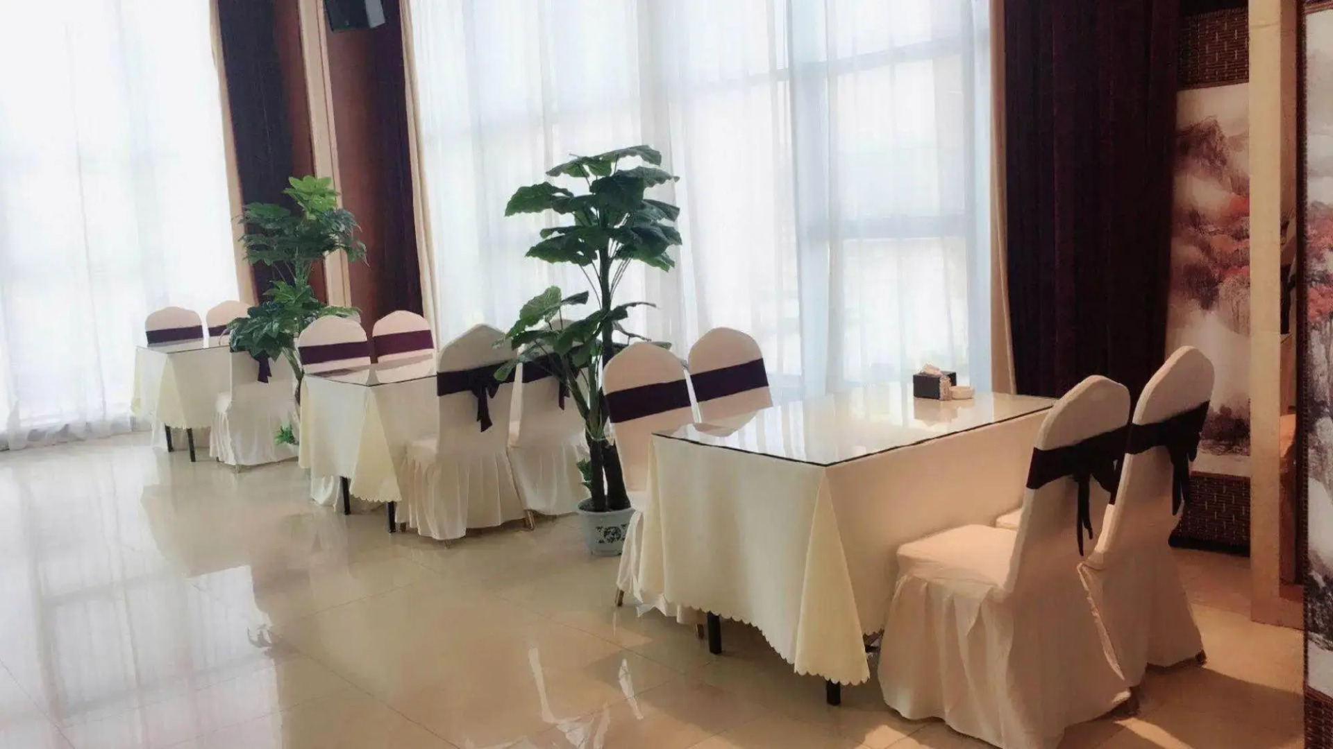 Dongtai Hotel (Guangyuan Lizhou East Road, Aoti Center)