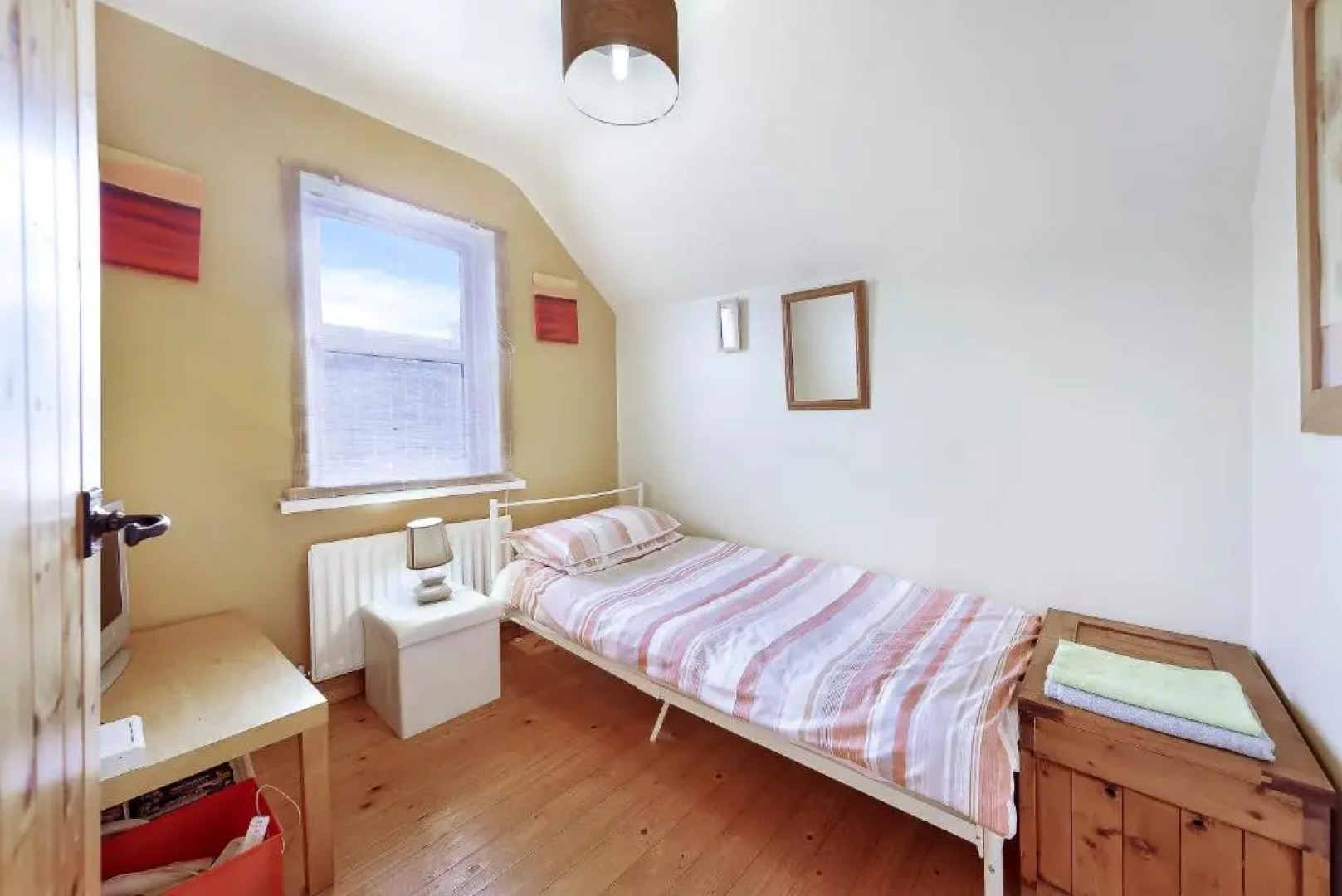 Cosy 3 bed cottage with a indoor fireplace!