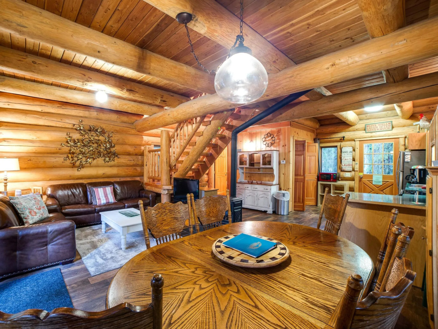 10SL Log Cabin at its Best!
