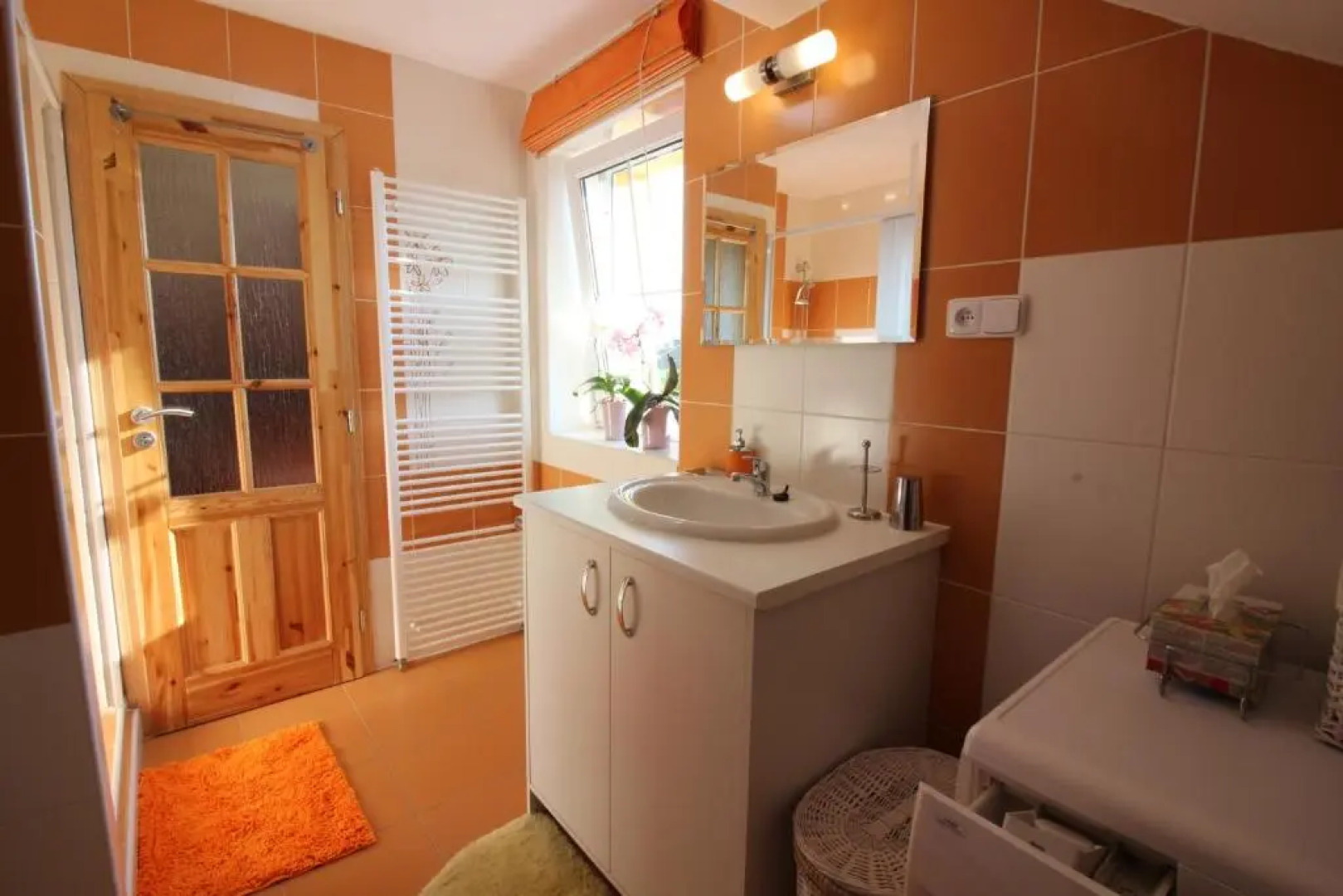 Orange Loft Apartment