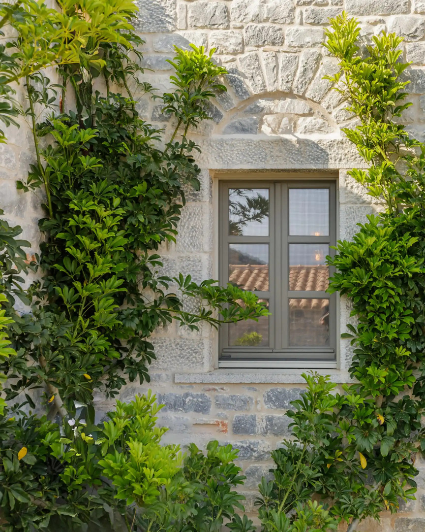 Trapela Limeni Luxury Suites