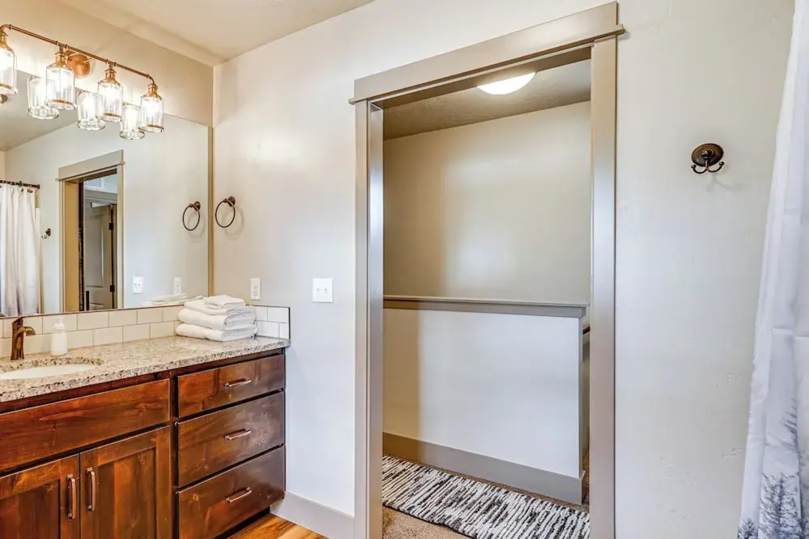 Charming Donnelly Home - 1 Mi to Lake Cascade!