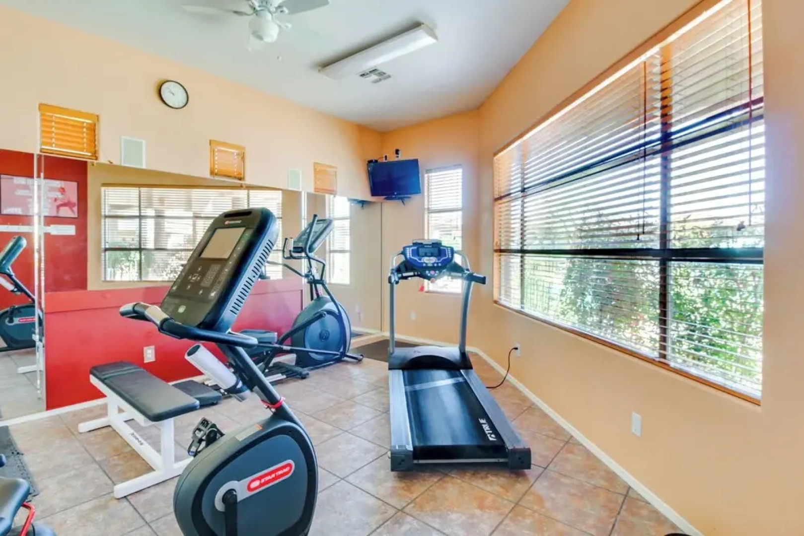 Oro Valley Condo w/ Community Pool: Near Hiking!