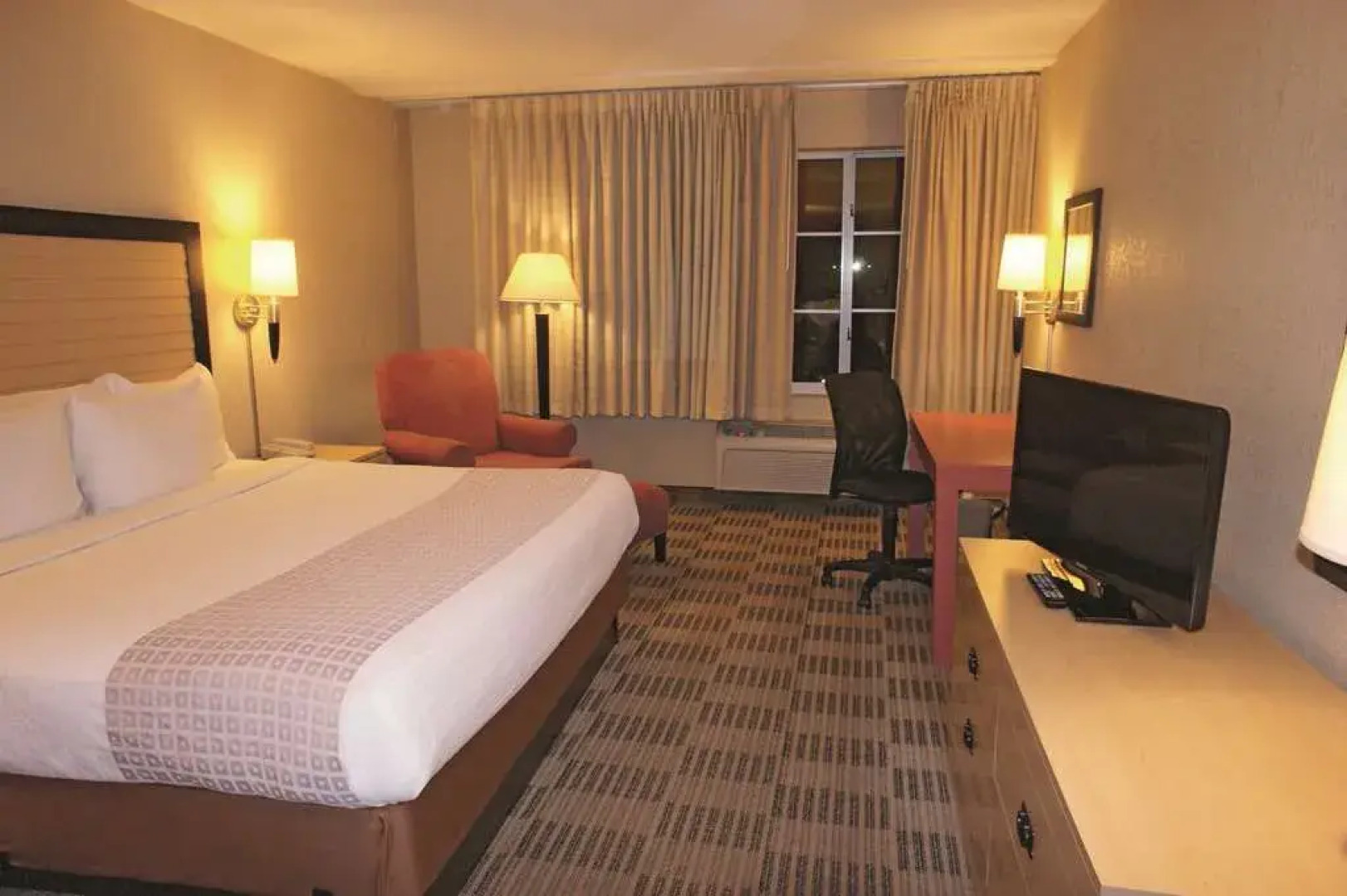 La Quinta Inn Suites White Plains Elmsford