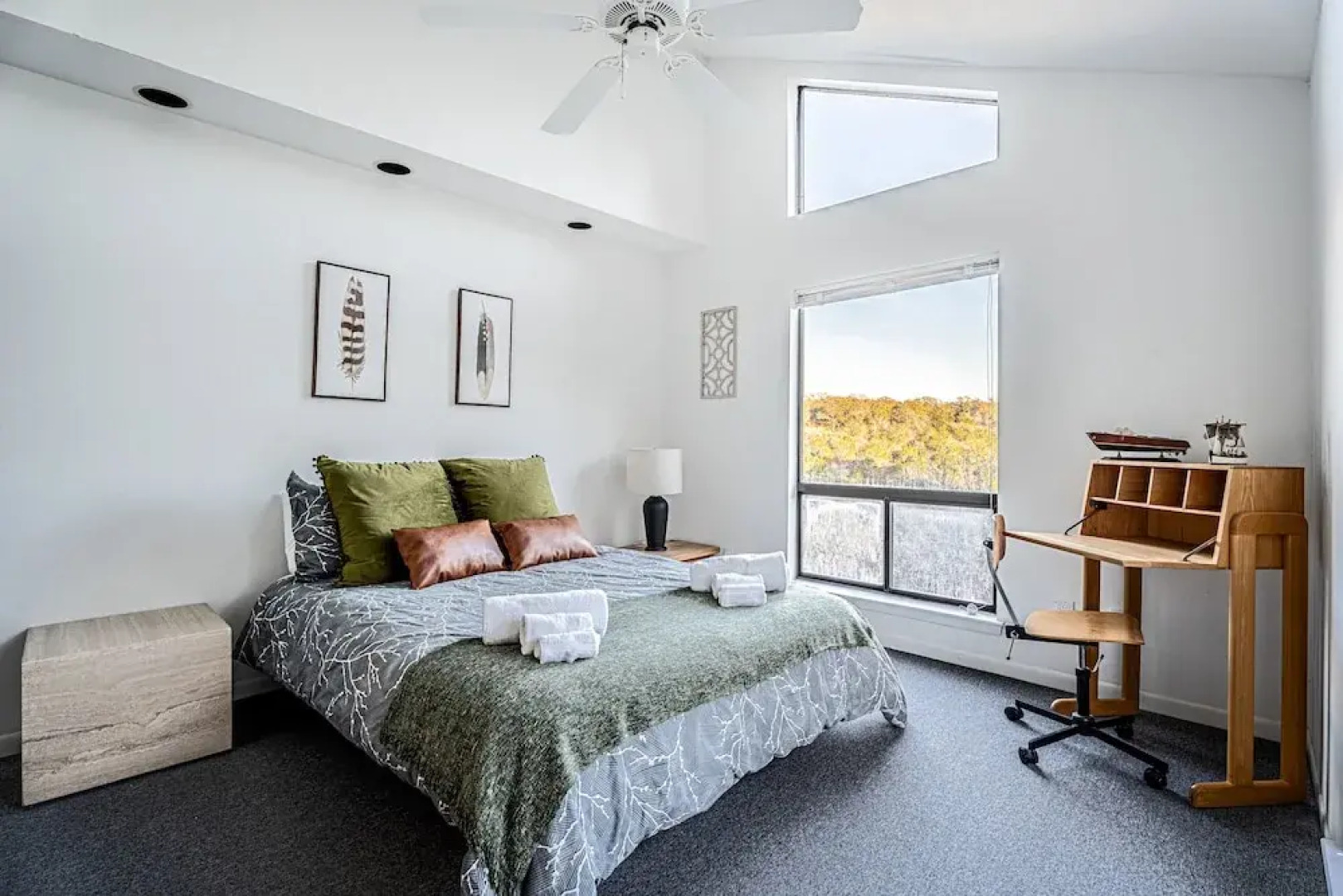 5br Home w/ Pool and a View!