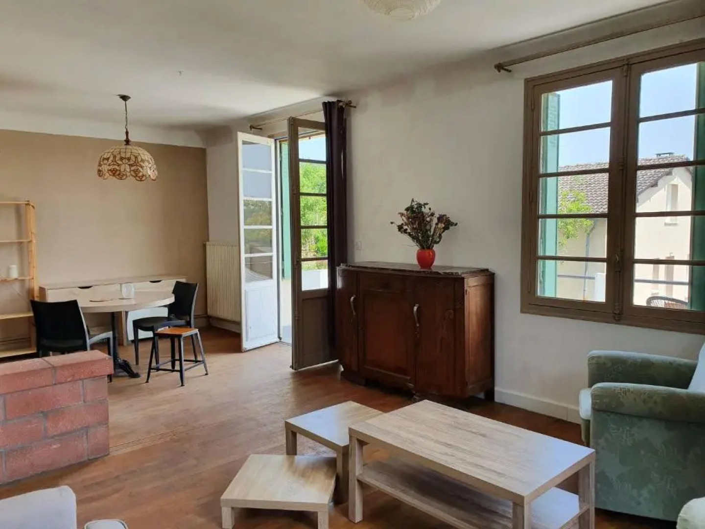 Big summer house in the charming village of Meyssac