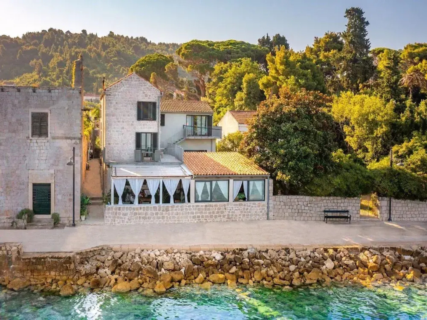 Villa Lola - Four Bedroom Villa With Sea View