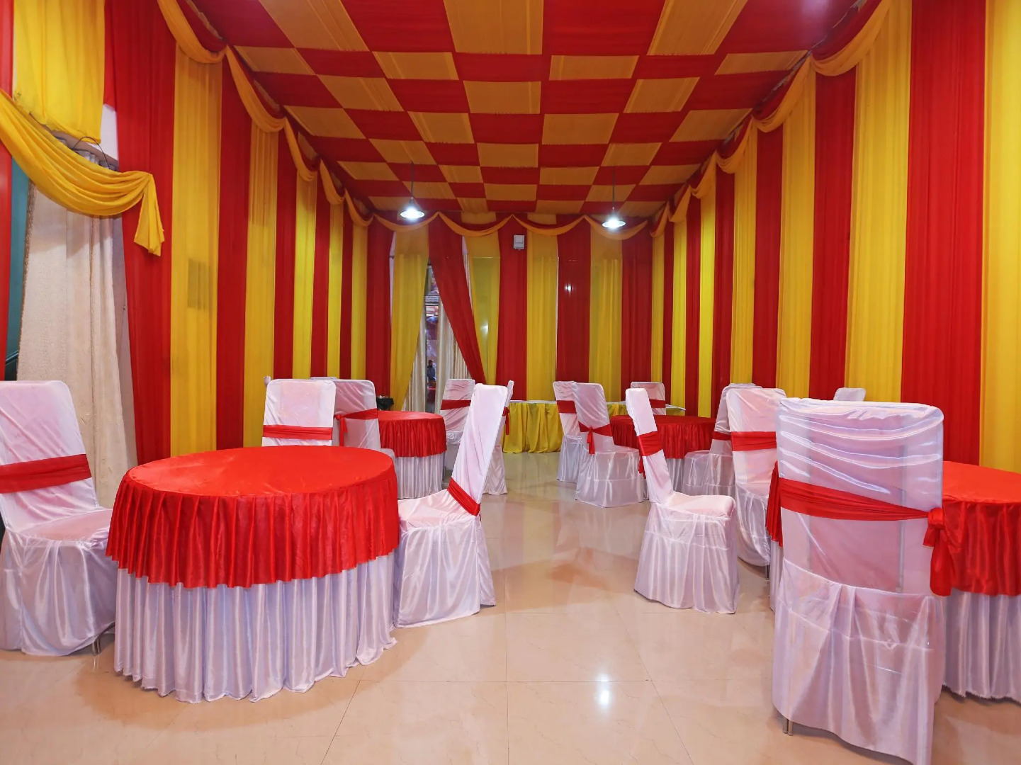 OYO 28442 Hotel Sudhir