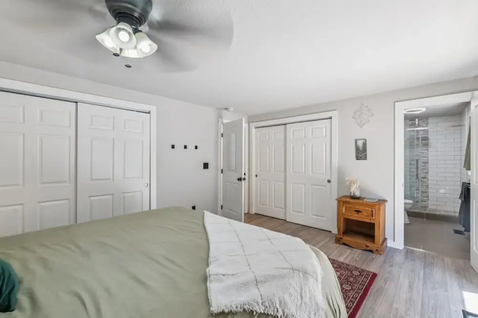 Modern Forest Escape Near Hikes & Lake 6 Bedroom Home