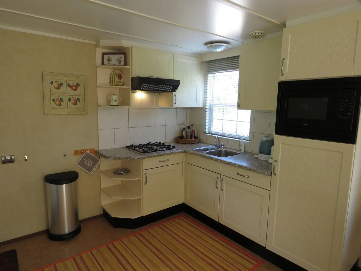 Detached chalet with nice terrace, near recreational lake