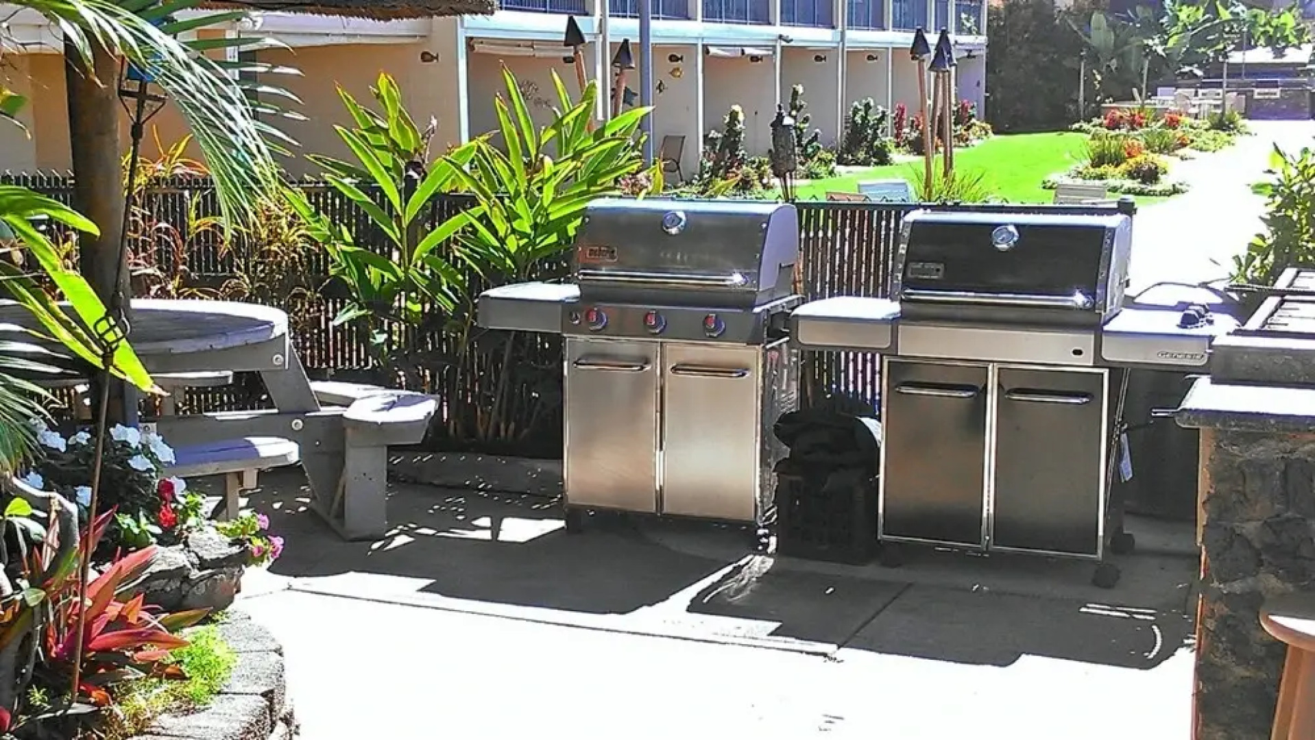 Kaleialoha #305 1 Bedroom 1 Bathroom Condo by Redawning