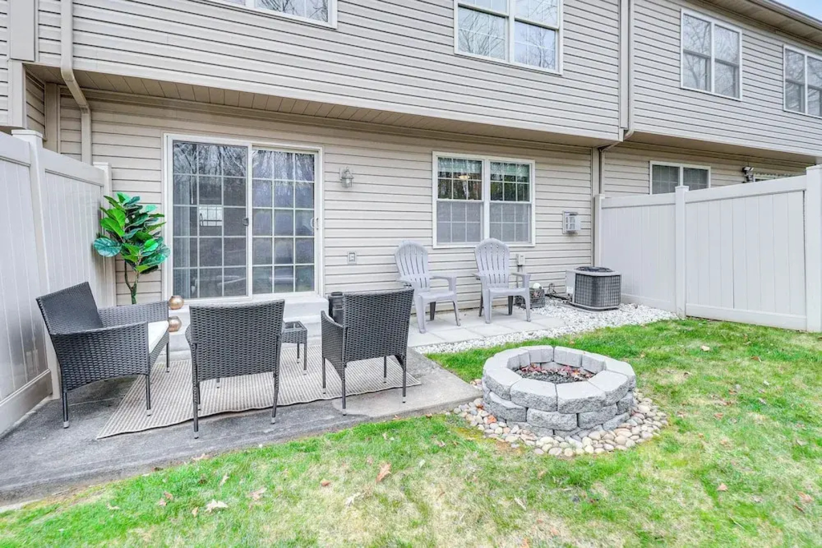 Family Getaway 16 Mi to Pittsburgh!