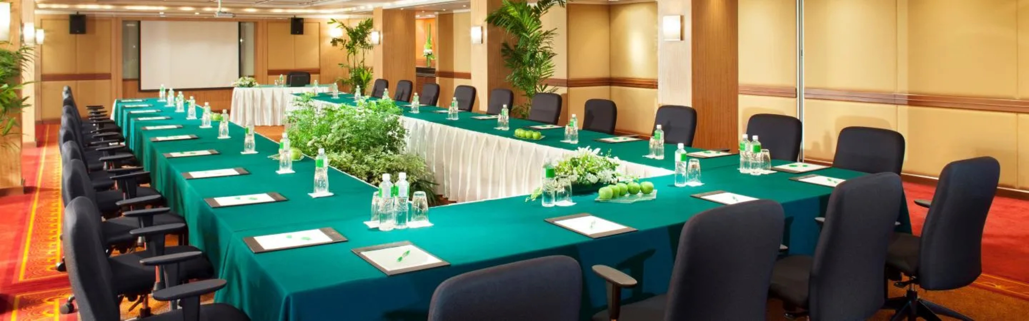 Holiday Inn Bangkok Silom by IHG