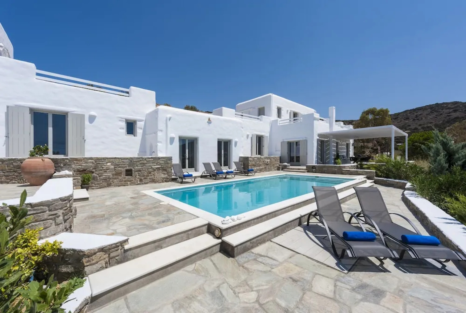 Niriides Luxury Villas