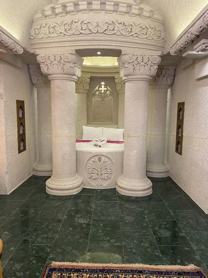 Abu Hayat Cave Suites