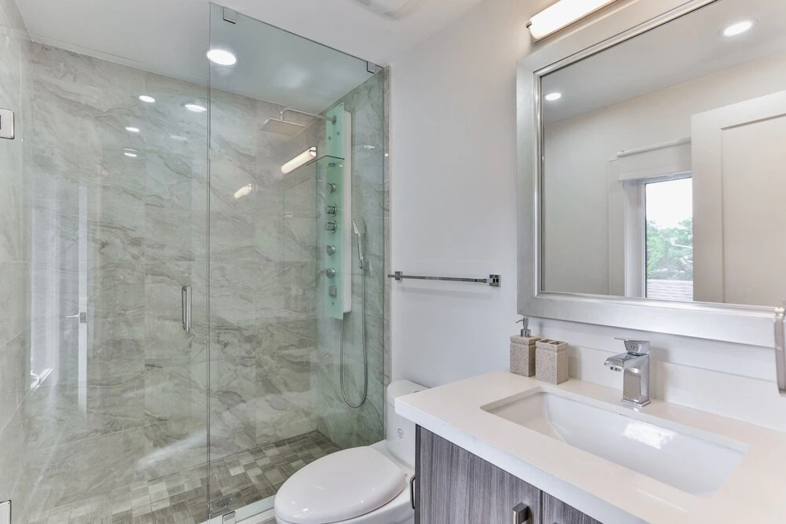 QuickStay - Classy 5brm House in Vaughan