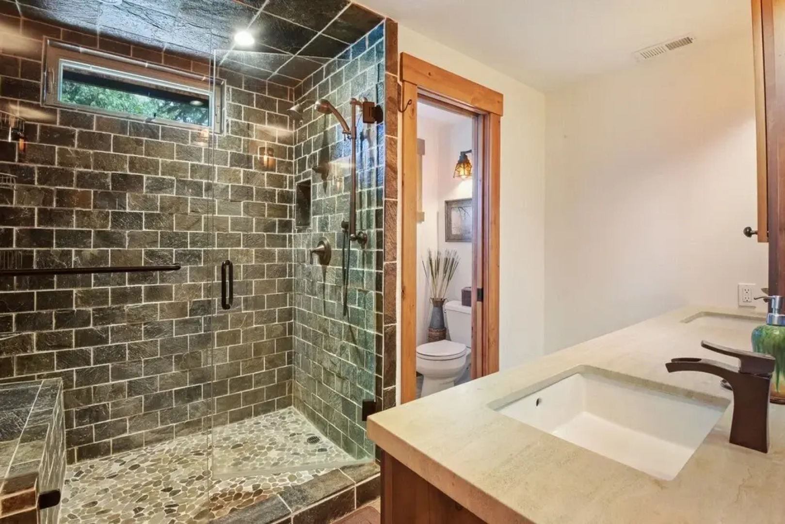 Canterbury Luxury Chalet - Hot Tub, Backs To Forest 3 Bedroom Home by Redawning