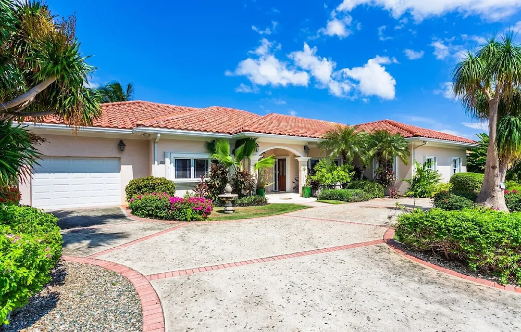 Maridadi by Cayman Villas