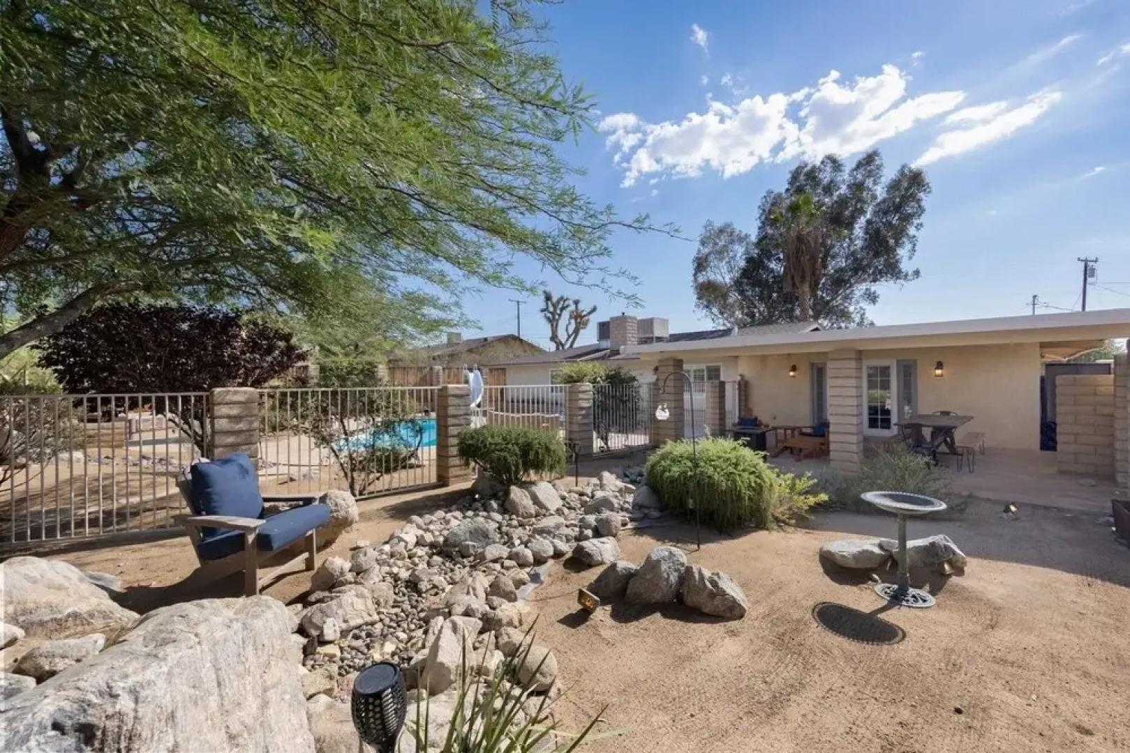 Roadrunner Inn - Pool, Hot Tub, Bbq And Fire Pit! 2 Bedroom Home by RedAwning