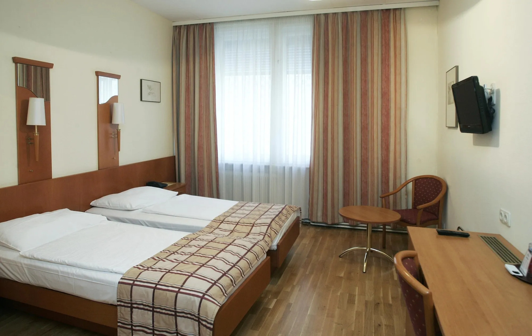 Continental Hotel-Pension