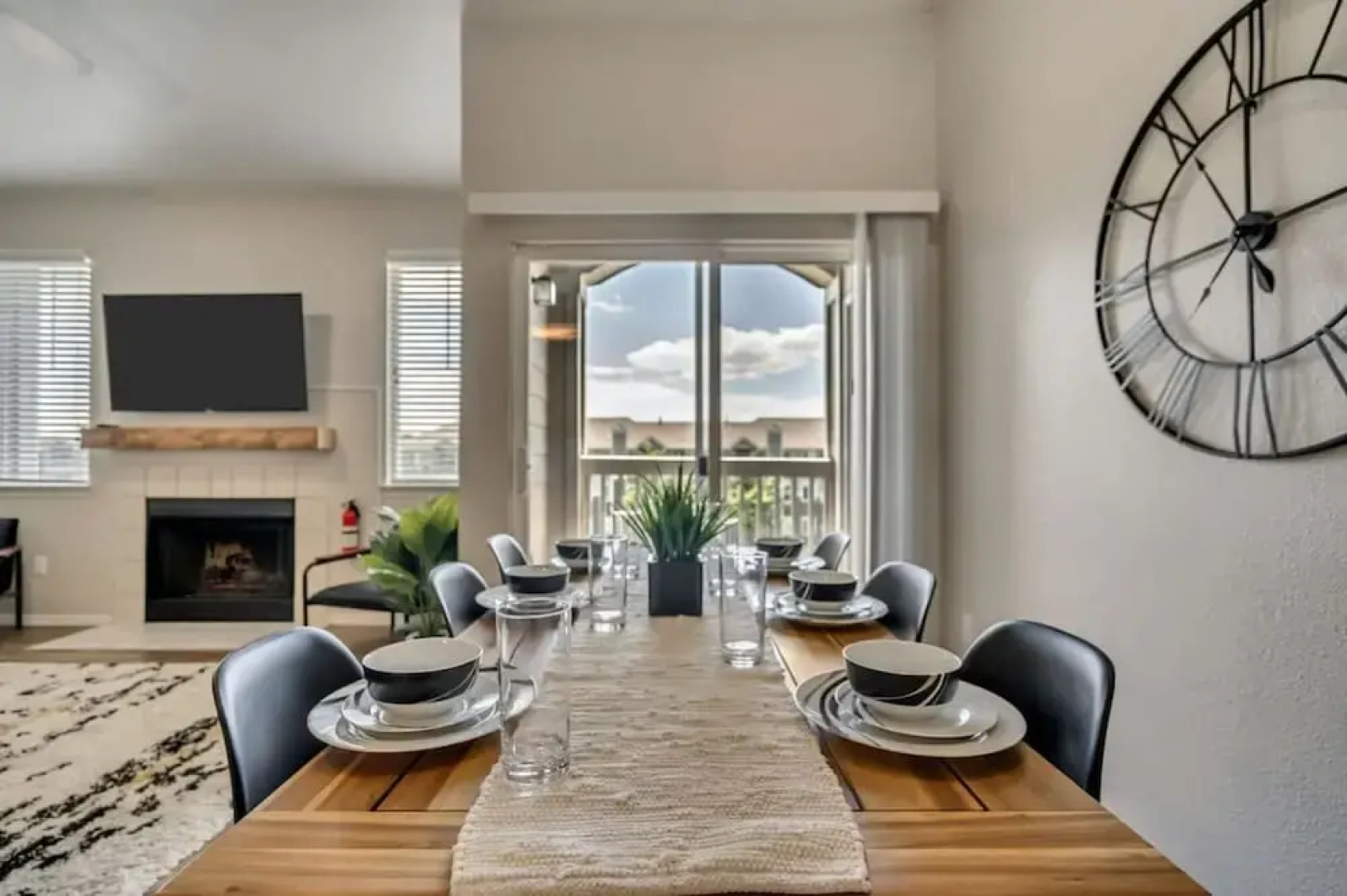 Welcoming 2BR Pool Gym Near Hill AFB Lagoon