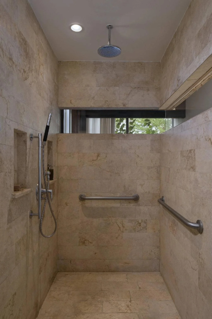 El Mangroove Papagayo, Autograph Collection