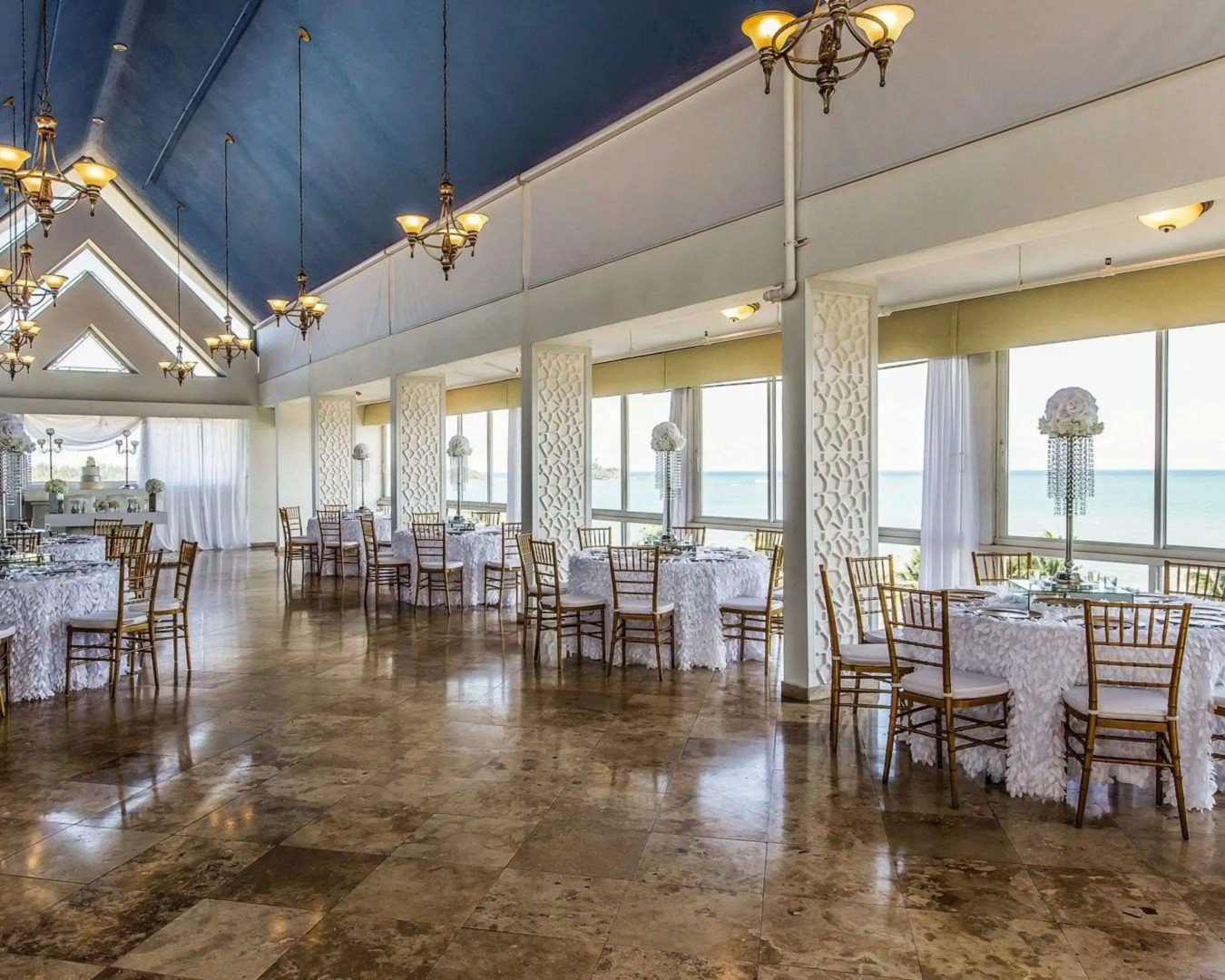 Comfort Inn & Suites Levittown