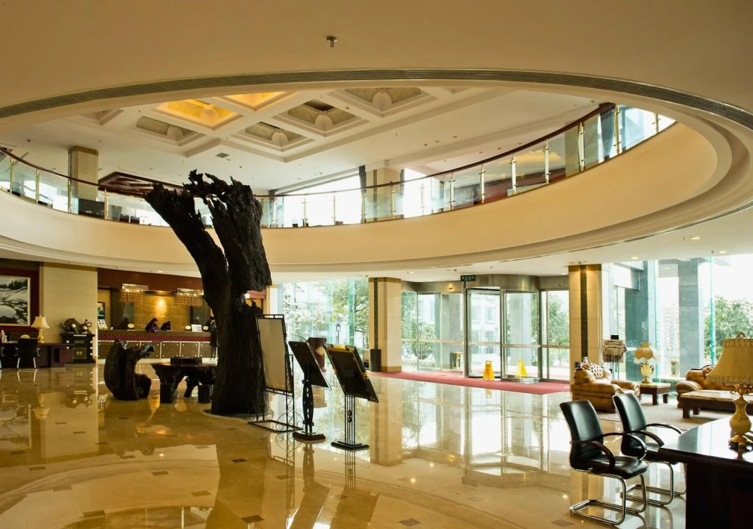 Huasheng Hotel (Chanlin Hot Spring Silver Villa)