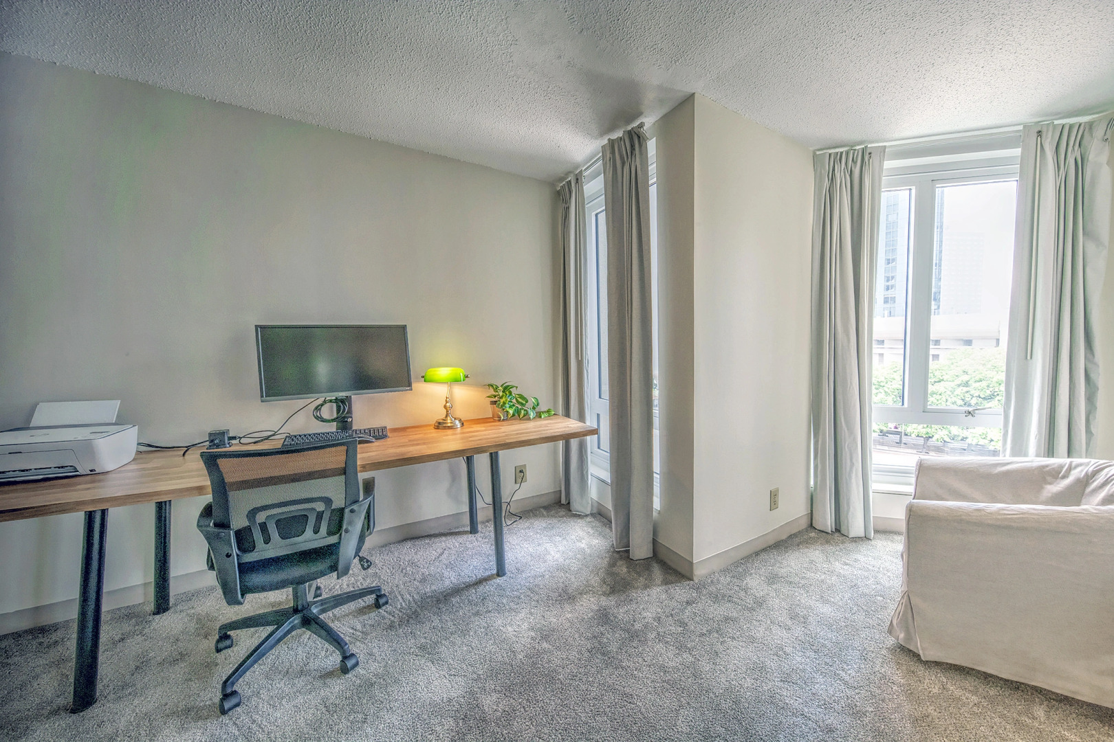 2 Bed with Work From Anywhere Office & Fast Wifi!