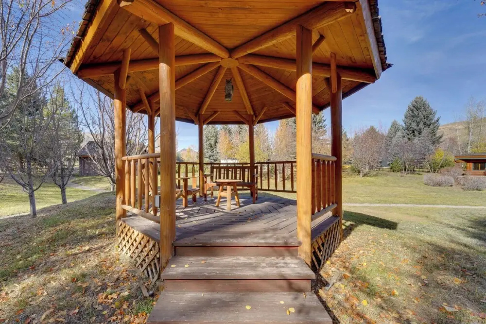 Sun Valley Log Home w/ Hot Tub & Mtn Views!