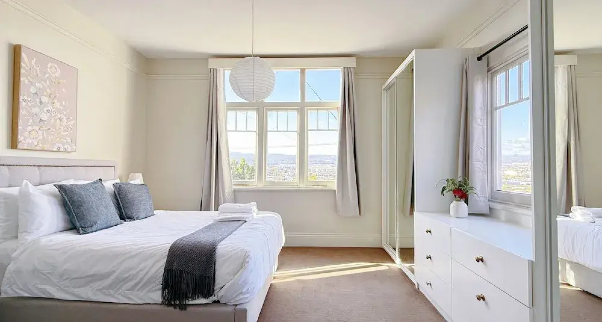 StayAU 2BR Home w/ Stunning Views in Tasmania