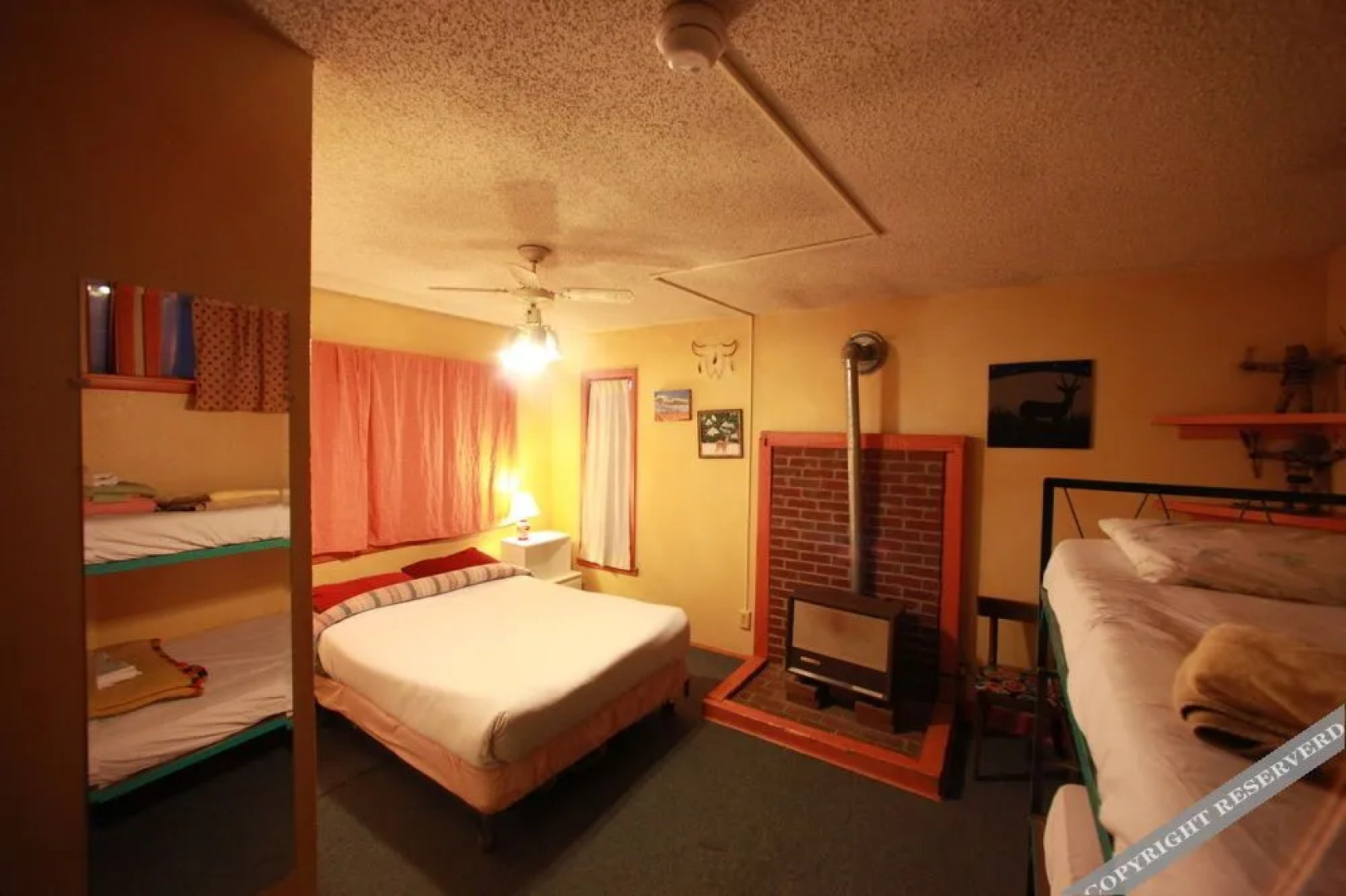 Snowmansion Taos Hostel Ski Lodge Inn & Campground