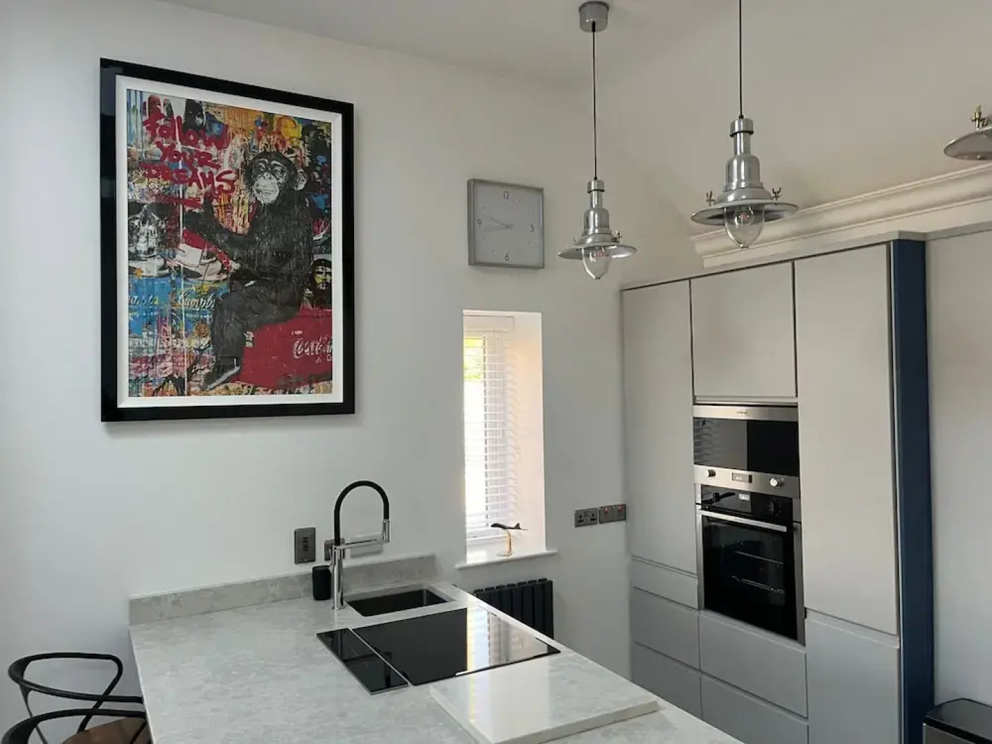 3 Bedrooms - 6 Guests - Fireplace - Near Beach