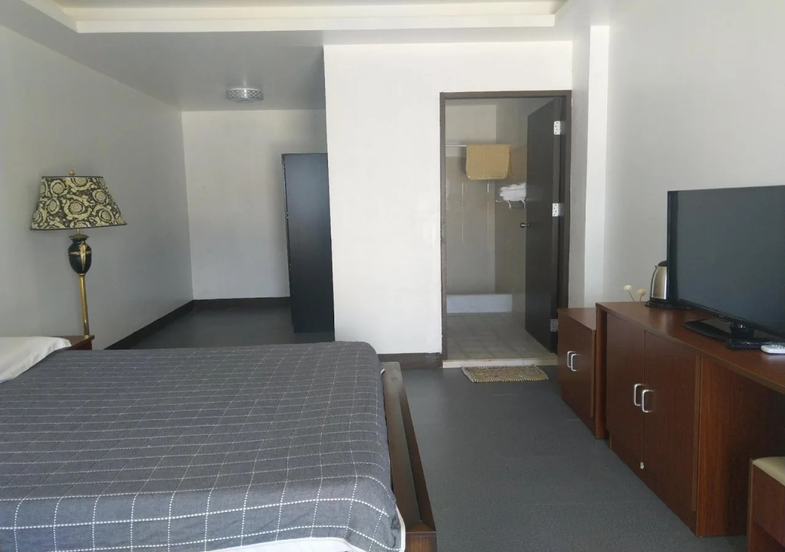 Tinian Lorilynn Hotel