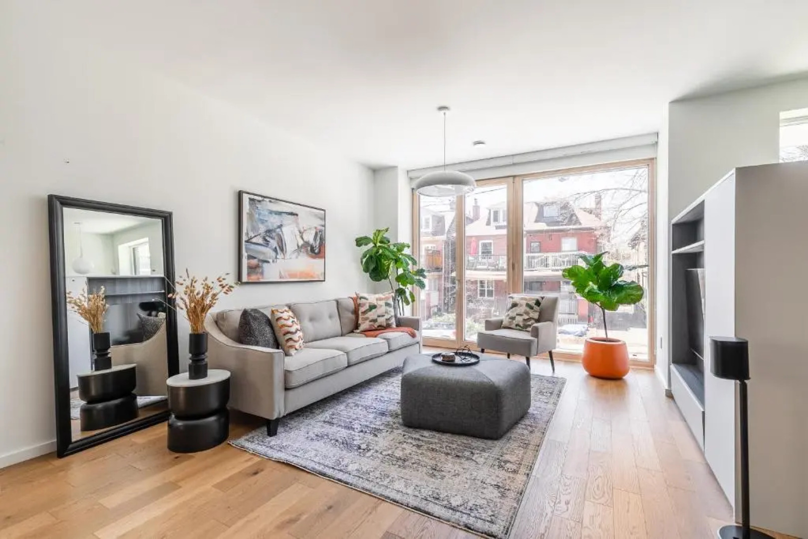 Modern Lakeside House in The Beaches