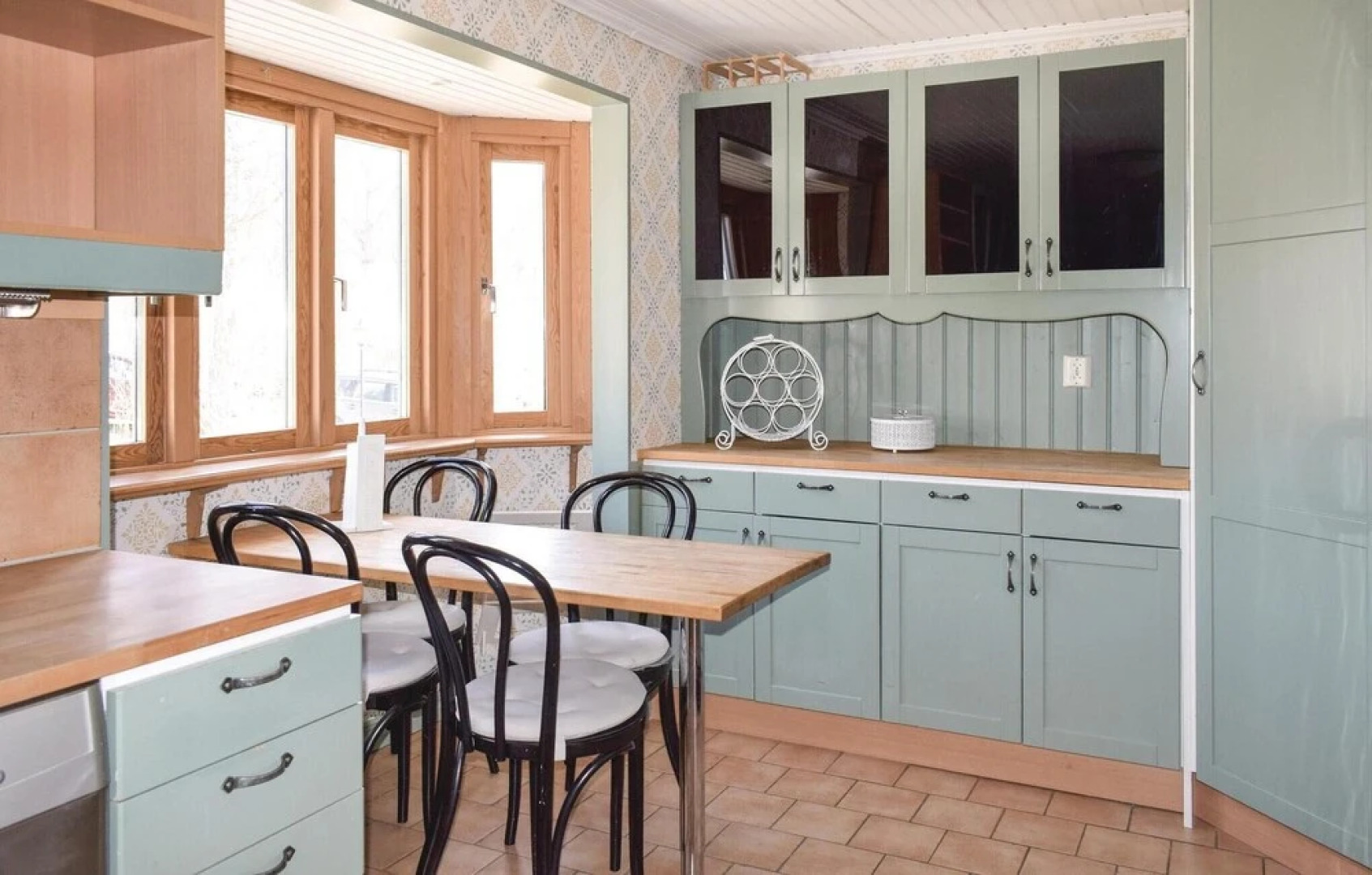 Nice Home in Lekeryd With 5 Bedrooms and Wifi