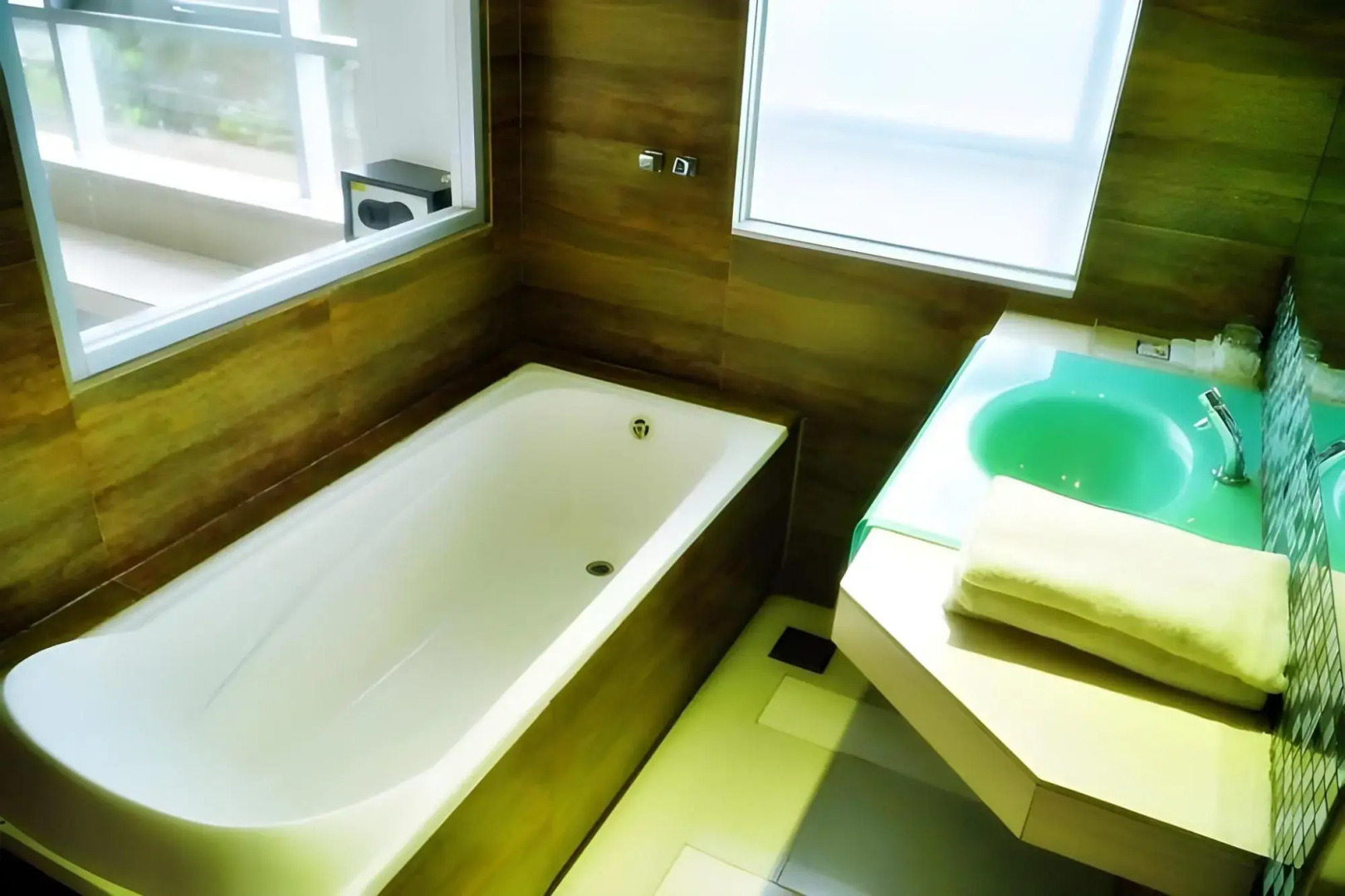 Space Hotel by Papaho