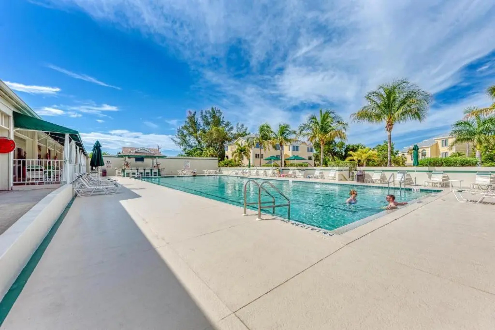 Longboat Key Cedars Beach House-pet Friendly-2 Minute To The Beach