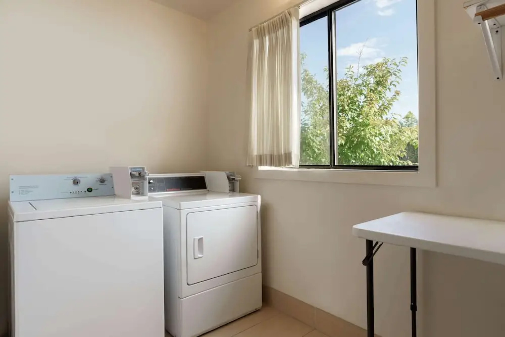 White Lake Inn & Tavern