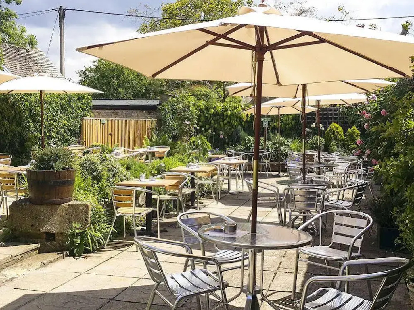 Priory Tearooms Burford With Rooms