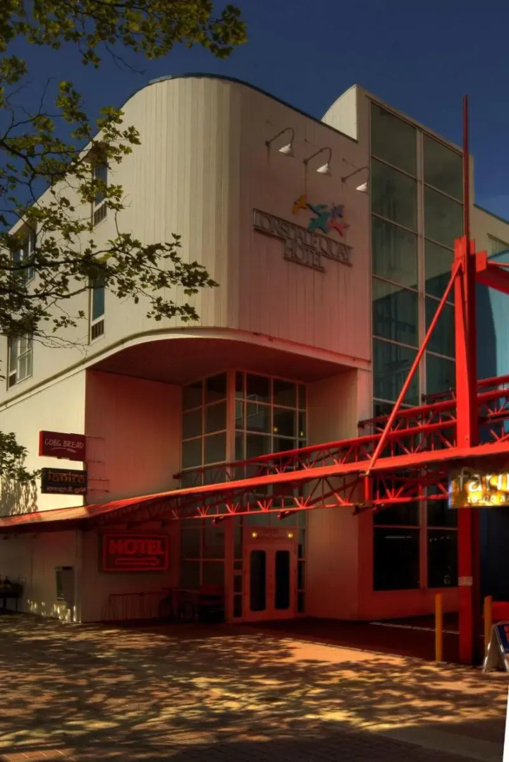 Coast Lonsdale Quay Hotel