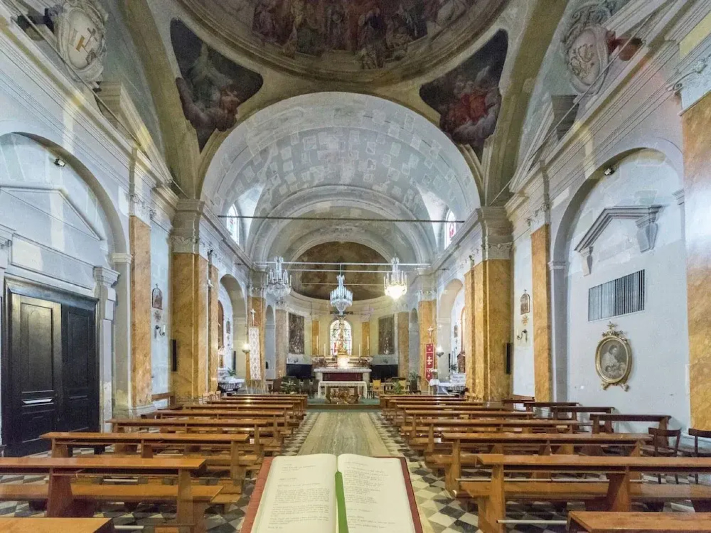 Rustic Chalet With Pool