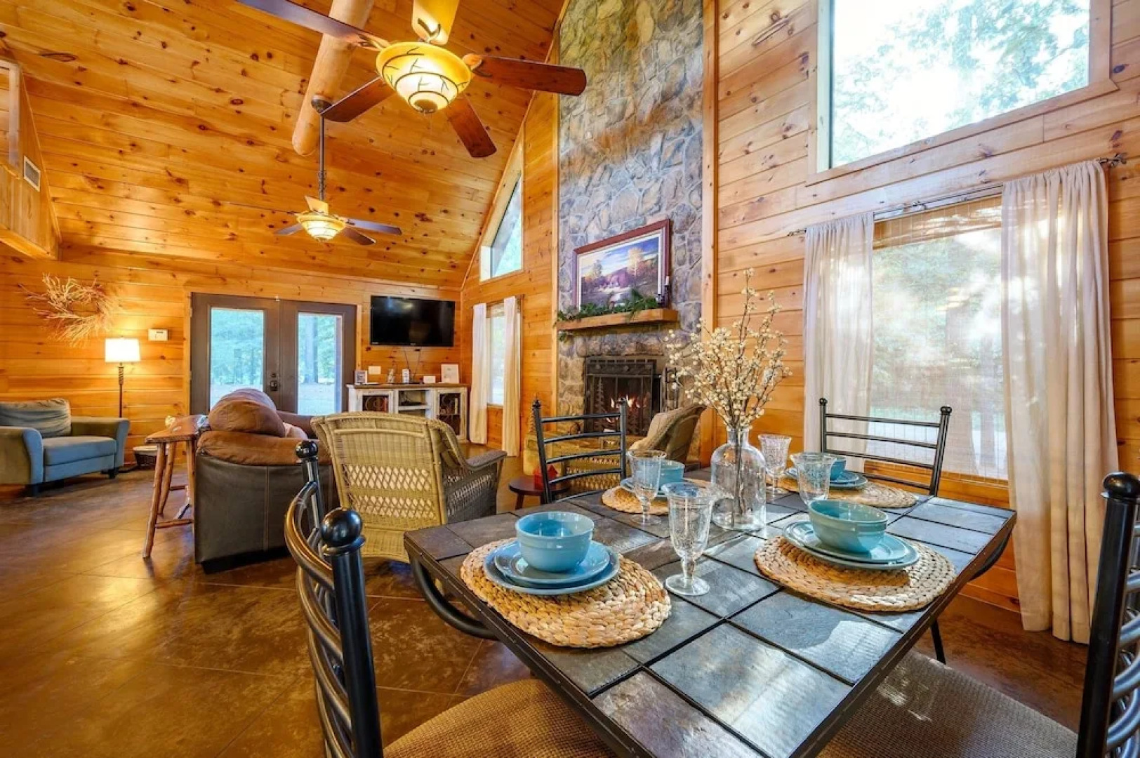 Okehi Pine Cabin With Wood Burning Fireplace and Outdoor Hot Tub by Redawning