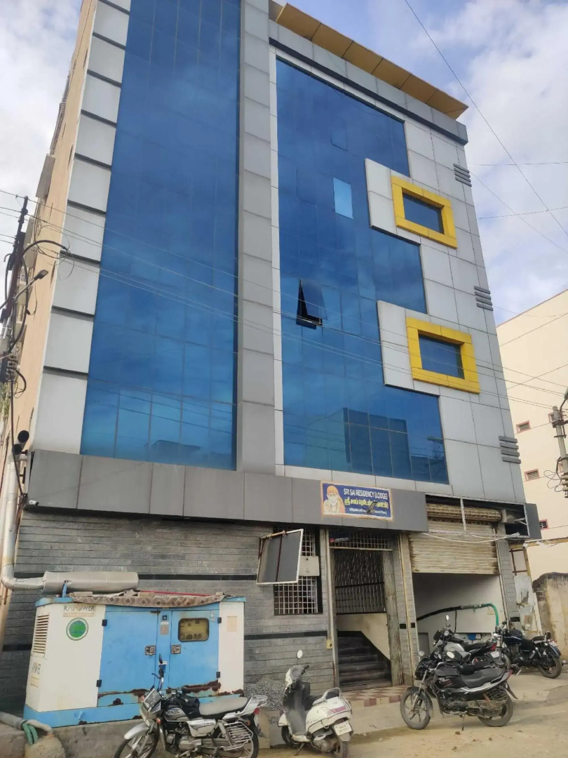 Oyo 36425 Sri Sai Residency